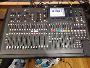 Behringer X32 with Gator G-Tour Case with doghouse