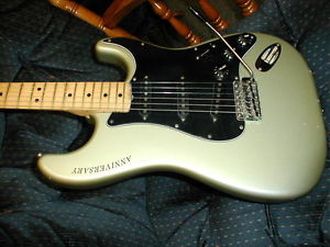 1979  FENDER STRATOCASTER GUITAR  vintage