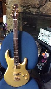 Music Man Silhouette Gold Roller/ Rosewood Neck