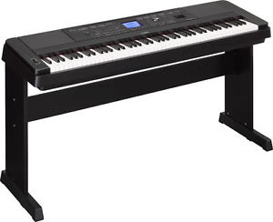 Yamaha DGX 660 B Keyboard "leicht gebraucht"
