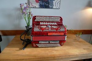 Accordéon Paolo Soprani 120 basses. Très bon état de jeu. Nice Italian Accordion