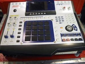 Akai MPC4000 Music Production Center with flight case & free ZIP 250 drive!