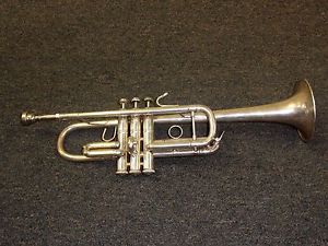 VINCENT BACH STRADAVARIOUS SILVERPLATED TRUMPET CL MODEL 239 ELKHART IN 25H