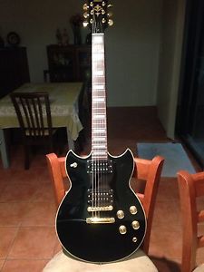 Yamaha SG 700s Guitar, Made In Japan, In Stunning and rare Black finish, VGC