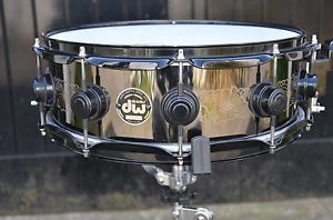 DW Snare Drum Engraved Black Beauty no 34 John Aldridge Engraved