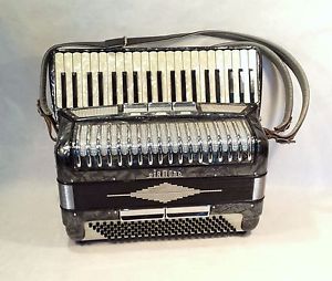 Vintage Diamond SAM  FERRI  ACCORDION Made in Italy w/ Case