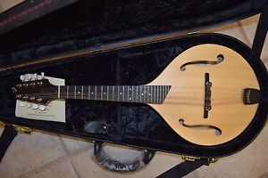 BREEDLOVE QUARTZ OF MANDLOLIN W/ DELUXE HSC - NEW AND NEVER USED