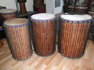 Mächtiges Basstrommelset, Dundun, Sangban + Kenkeni