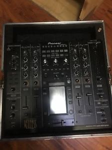 Pioneer DJM-2000NXS With Road Case