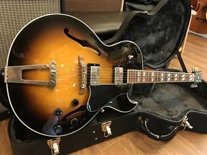 Gibson ES-175, hollow body type Electric guitar, m1015