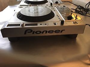 2x Pioneer CDJ-850 DJ Digital Media Player Multi Format USB/CD/MP3/PC Turntables
