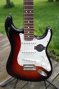 Fender USA Stratocaster 2012 3 color sunburst Mint