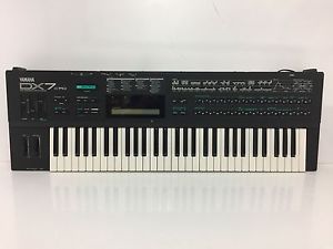 Yamaha DX7 ii FD Synthesizer With ROM And Original Black Flight case