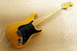 Fender: Electric Guitar Stratocaster USED