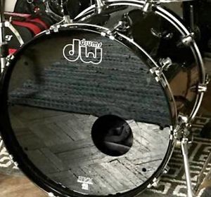 DW Performance Series Bass Drum 18x22 Black Mirra Finish , Bag Incl.