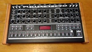 Future Retro 777 Monophonic Synth / Sequencer Super TB-303 Clone FR-777