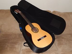 WONDERFUL R.MATSUOKA MH100 HAUSER STYLE CLASSICAL GUITAR IN NEAR MINT CONDITION