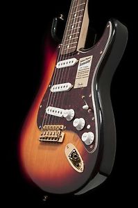 Fender Deluxe Players Stratocaster In 3-Tone Sunburst With Bag