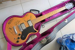 Gibson L6S Custom 1977 Signed by BB King and famous players
