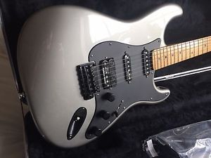 Fender USA Stratocaster deluxe- custom upgrades-Goth Trem-Seymour Duncan Pickups
