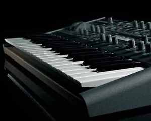 ACCESS VIRUS TI2 // DARKSTAR // LIMITED EDITION