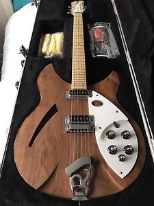 Rickenbacker 330 - Walnut 2014