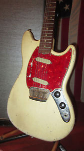 Vintage 1965 Fender Duo-Sonic II Electric Guitar Olympic White w/ Original Case