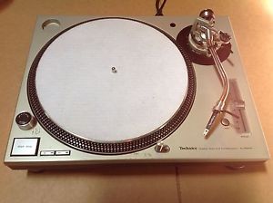 Technics SL 1200 M3D turntable