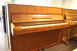 Bechstein Klavier, Nussbaum, Modell 12, vom Klavierbaumeister; 3 Jahre Garantie