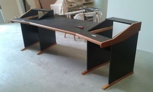 Banco audio con rack laterali e sopratop + piano tastiera estraibile