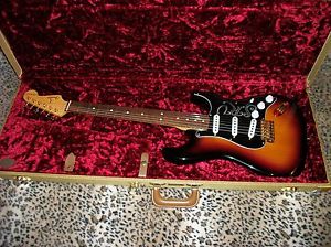 Fender SRV Stratocaster 2002 3-Tone Sunburst Excellent