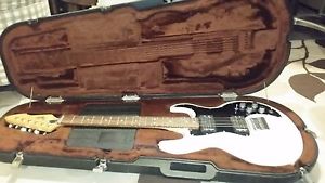Vintage 1980's Peavey T-60 T60 Solid Body Electric Guitar w/ Case in Rare White!