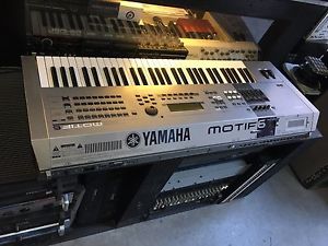 Yamaha  Original Motif 6 Synthesizer 61 key keyboard  / Piano ,Clean  //ARMENS//