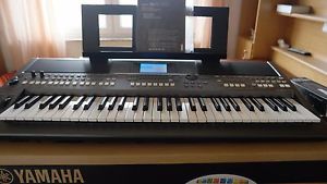YAMAHA PSR-S670 Neuzustand Garantie inkl. Pedal und Abdeckhülle