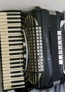 accordion exselsior synphony./4/5/hand made.reeds ex condition made in usa