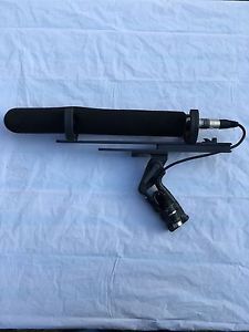 Neumann KMR 82i inc. Pistol Grip And Mount And Foam Windshield