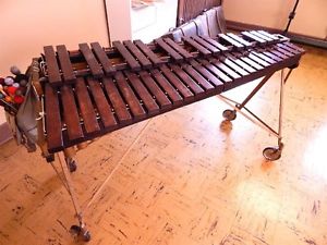 VINTAGE 1920'S LEEDY ROSEWOOD XYLOPHONE, STAND, MALLETS, MANUALS & TRAVEL CASES