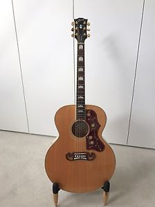 Gibson J200 Antique Natural With Gold Hardware