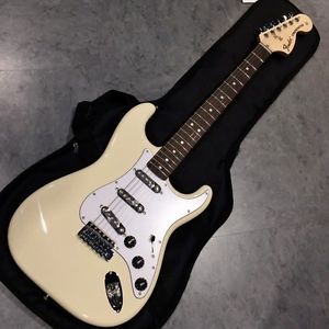NEW Fender Classic 70s Stratocaster VWH (Vintage White) guitar From JAPAN/456