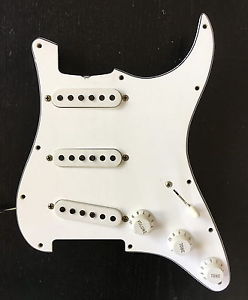 komplettes Pickguard aus Fender® Strat Custom Shop, Josefina handsigniert