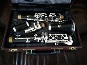 YAMAHA 52 PROFESSIONAL WOOD CLARINET. IN EXCELLENT CONDITION. 9/10.