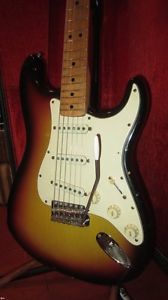 Vintage 1972 Fender Stratocaster Electric Guitar Sunburst Light Weight w/ OHSC
