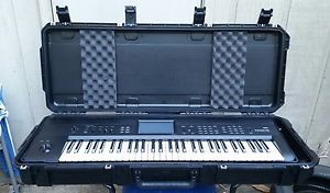 Korg Krome 61-key Keyboard Workstation Synthesizer whit hard case +Latin samples