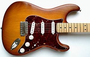 Fender American Standard Stratocaster W/CASE Nitro Satin Series 2012 Honeyburst
