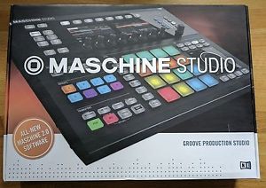 Native Instruments Maschine Studio (Black) with software + Decksavers dust cover