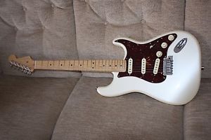 FENDER USA STRATOCASTER DELUXE 2015 OHSC ALL TAGS & ALL CASE CANDY MINTY MINTY