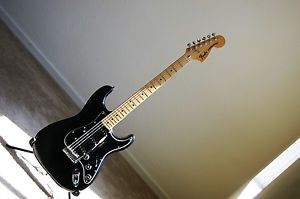 1977 Fender Stratocaster - 7lbs!