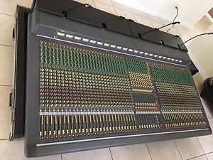 Yamaha PM4000M 52 Channel Mixing Console With Power supply And Case