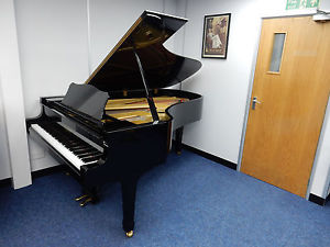 YAMAHA C7 GRAND PIANO AROUND 30 YEARS OLD . WITH 5 YEAR GUARANTEE