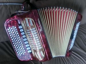 Acordeón Hohner Riviera 96 bajos
